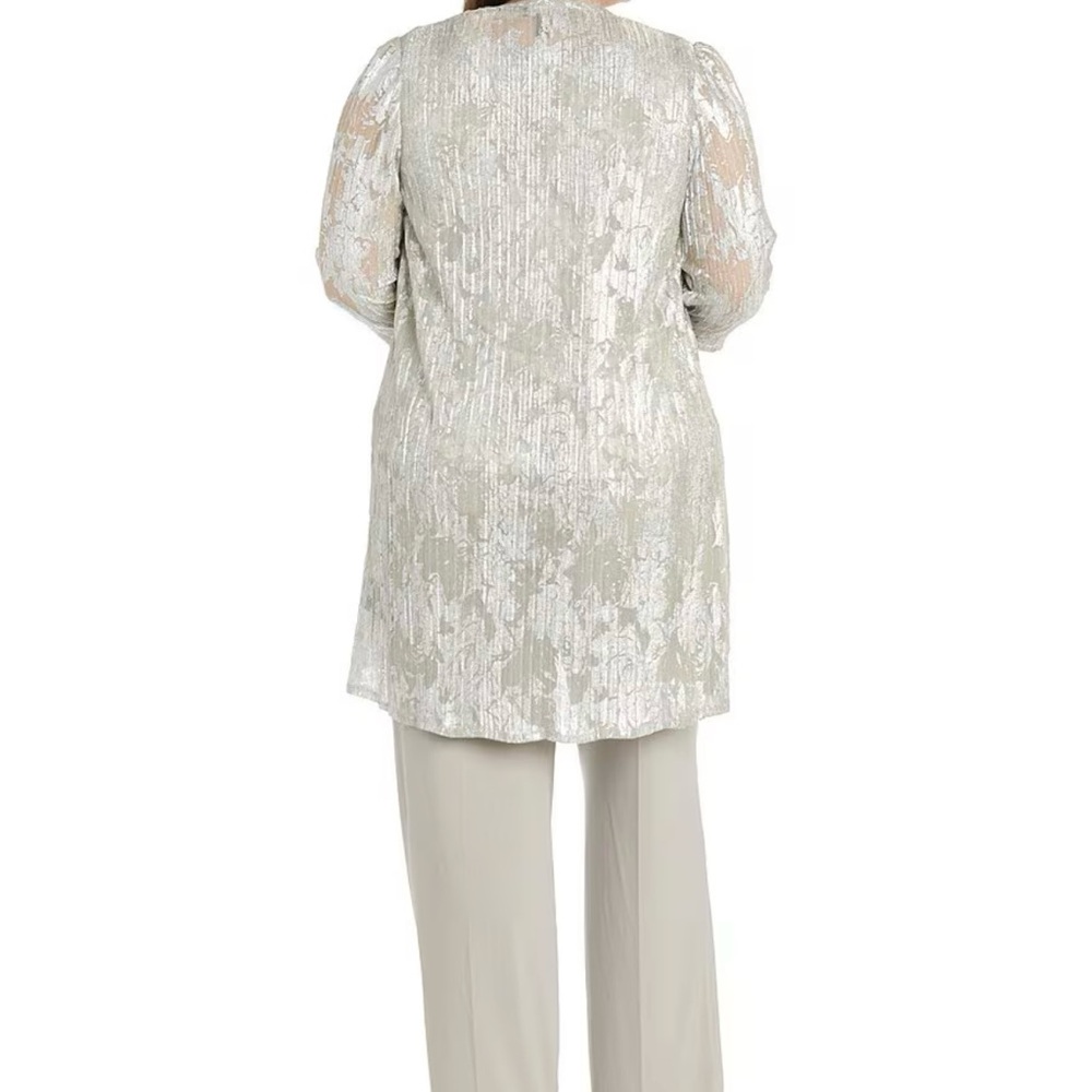 This is an R & M Richards Plus Size 3/4 Sleeve Round Neck 3-Piece Pant Set - Picture 3 of 6